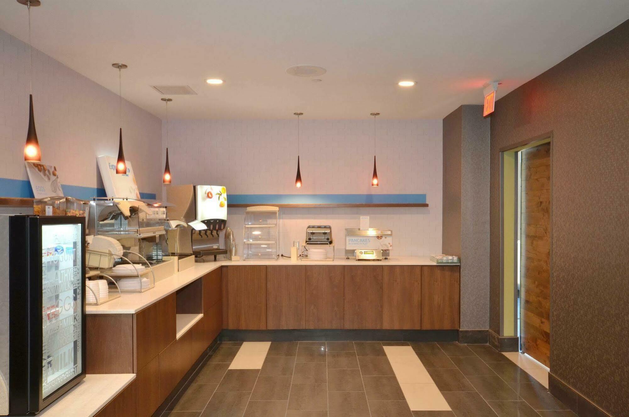 Holiday Inn Express & Suites Oklahoma City Mid - Arpt Area By Ihg Exteriör bild