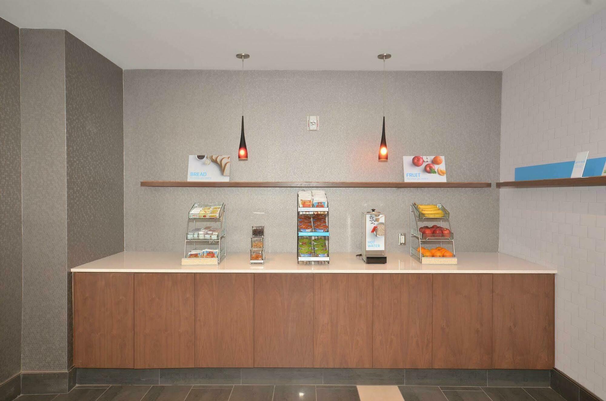 Holiday Inn Express & Suites Oklahoma City Mid - Arpt Area By Ihg Exteriör bild